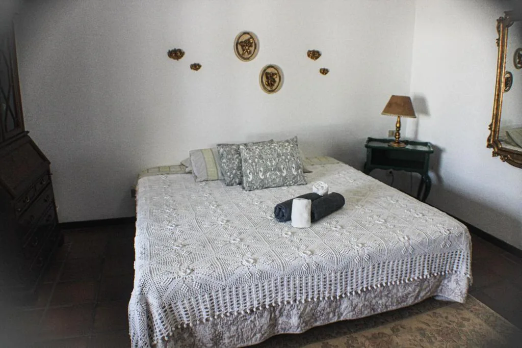 Deluxe-Zimmer mit Gemeinschaftsbad – extra großes Doppelbett — Habitaciones Doña Cris