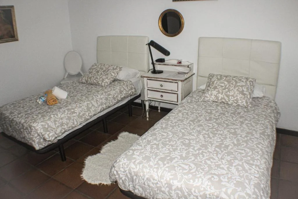 Doppelzimmer mit Gemeinschaftsbad — Habitaciones Doña Cris