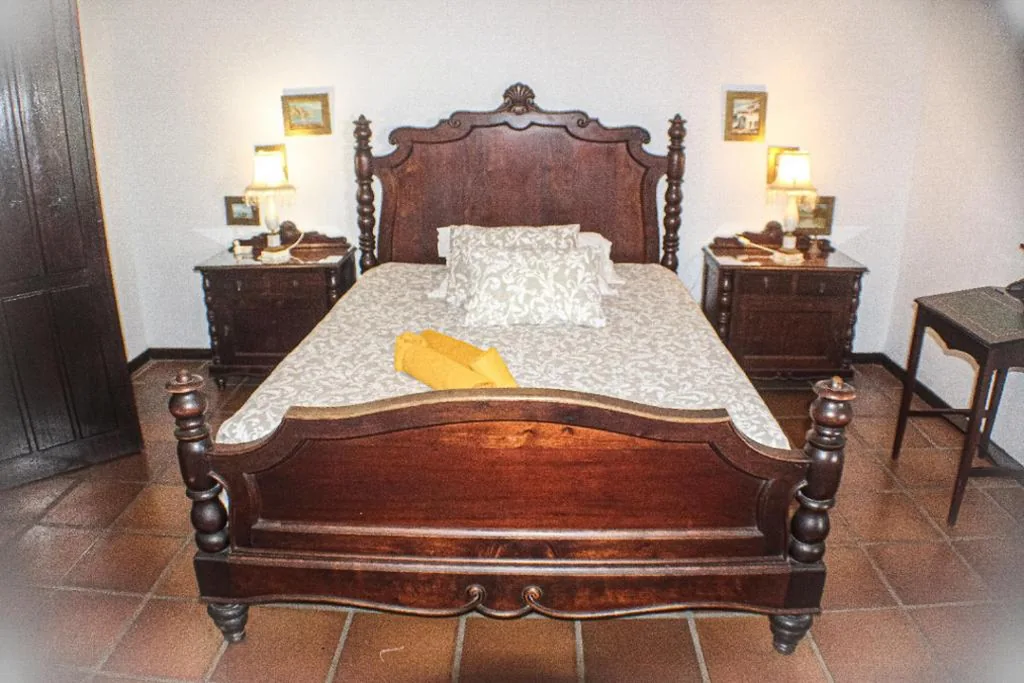 Standardzimmer mit Gemeinschaftsbad – 2 Betten — Habitaciones Doña Cris
