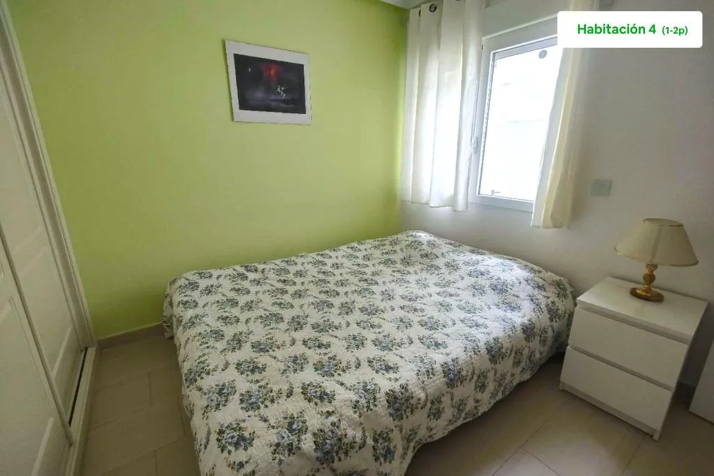 Doppelzimmer mit Gemeinschaftsbad — habitaciones en Chalet con piscina y jacuzzi en Madrid