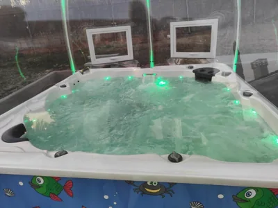 habitaciones en Chalet con piscina y jacuzzi en Madrid — Foto 4