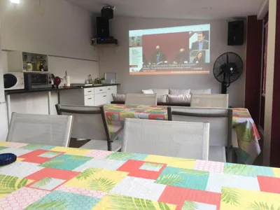 habitaciones en Chalet con piscina y jacuzzi en Madrid — Foto 8