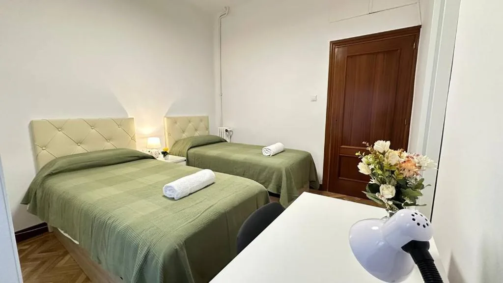 Camera doppia con bagno in comune - 2 letti — Habitaciones en Don Ramon
