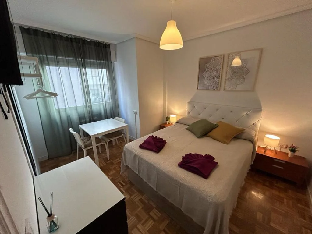 Camera doppia con bagno privato — Habitaciones en Ferrocarril