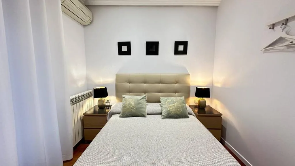 Camera doppia con bagno in comune — Habitaciones en Toledo