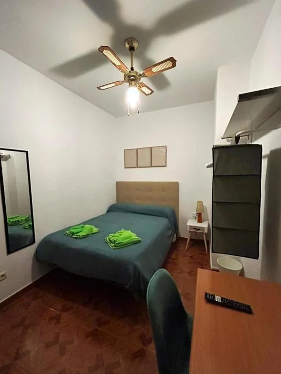 Habitación Doble Estándar con baño compartido — Habitaciones Figueroa
