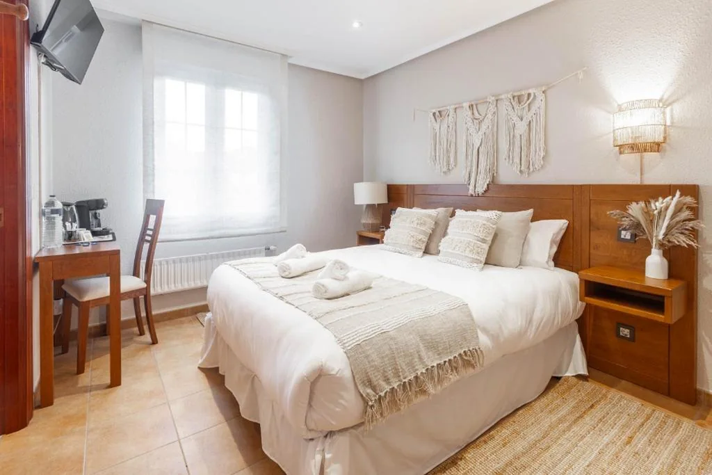 Quarto Duplo com casa de banho privativa — Habitaciones Guriezo