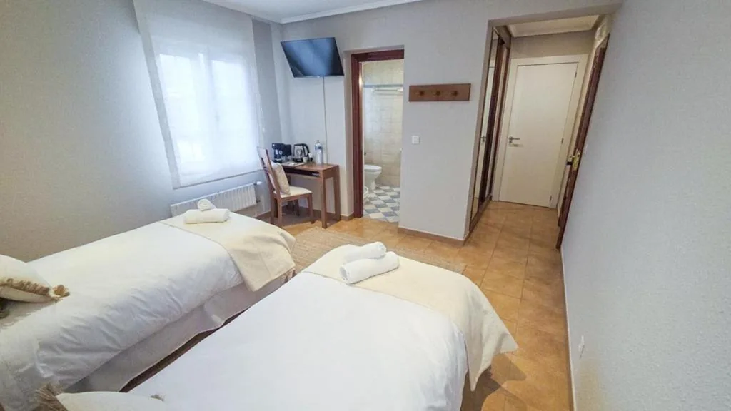 Quarto Duplo com casa de banho privativa — Habitaciones Guriezo
