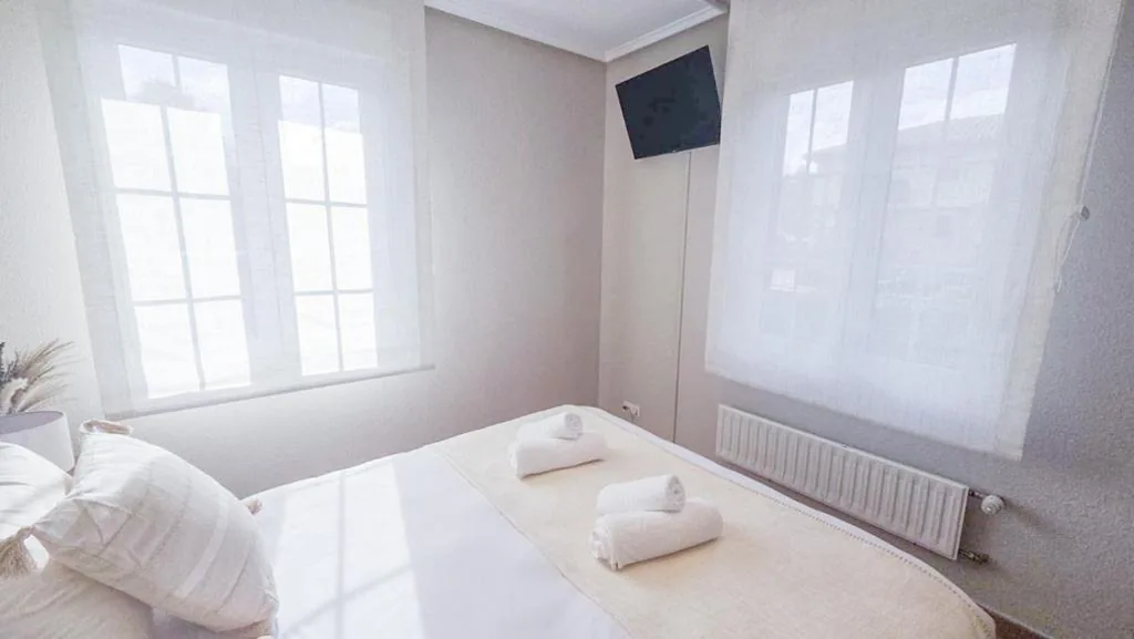 Quarto Duplo com terraço — Habitaciones Guriezo