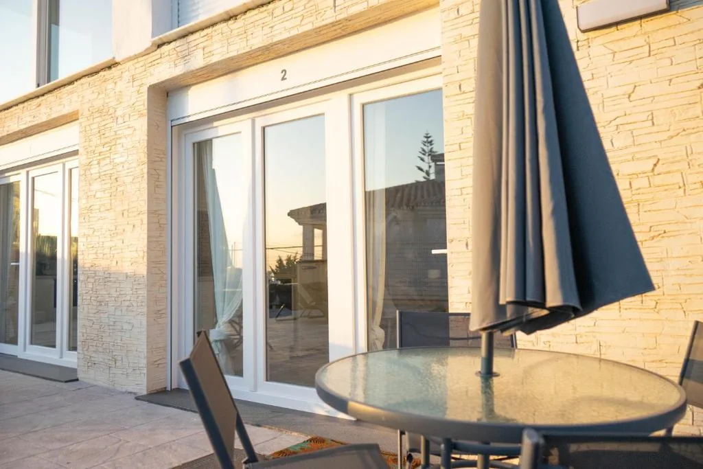 One-Bedroom House — Habitaciones independientes con baño - Villas Costa del Sol