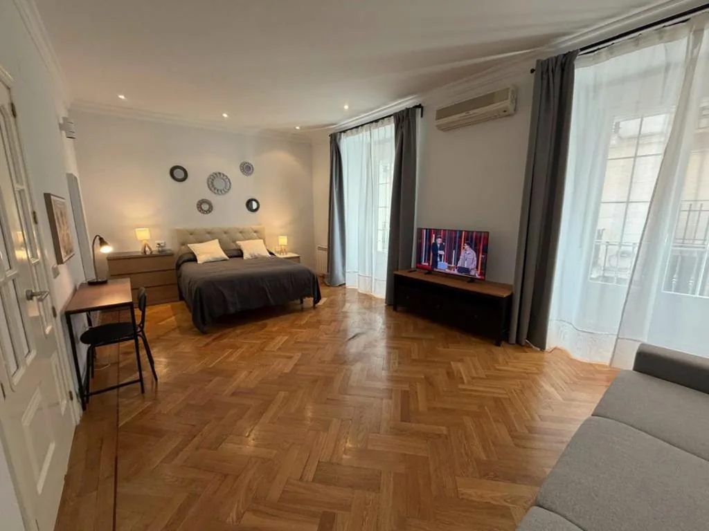 Camera quadrupla con bagno in comune — Habitaciones Libertad