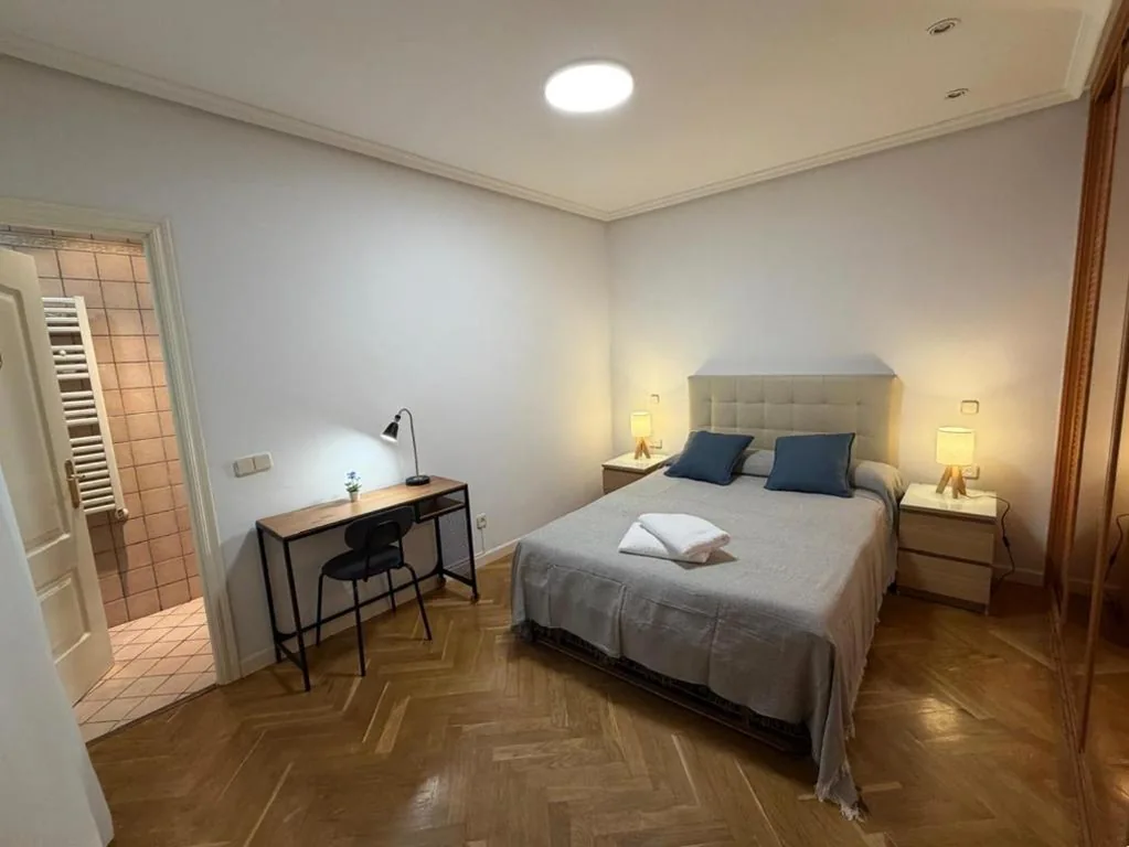 Camera doppia con bagno privato — Habitaciones Libertad