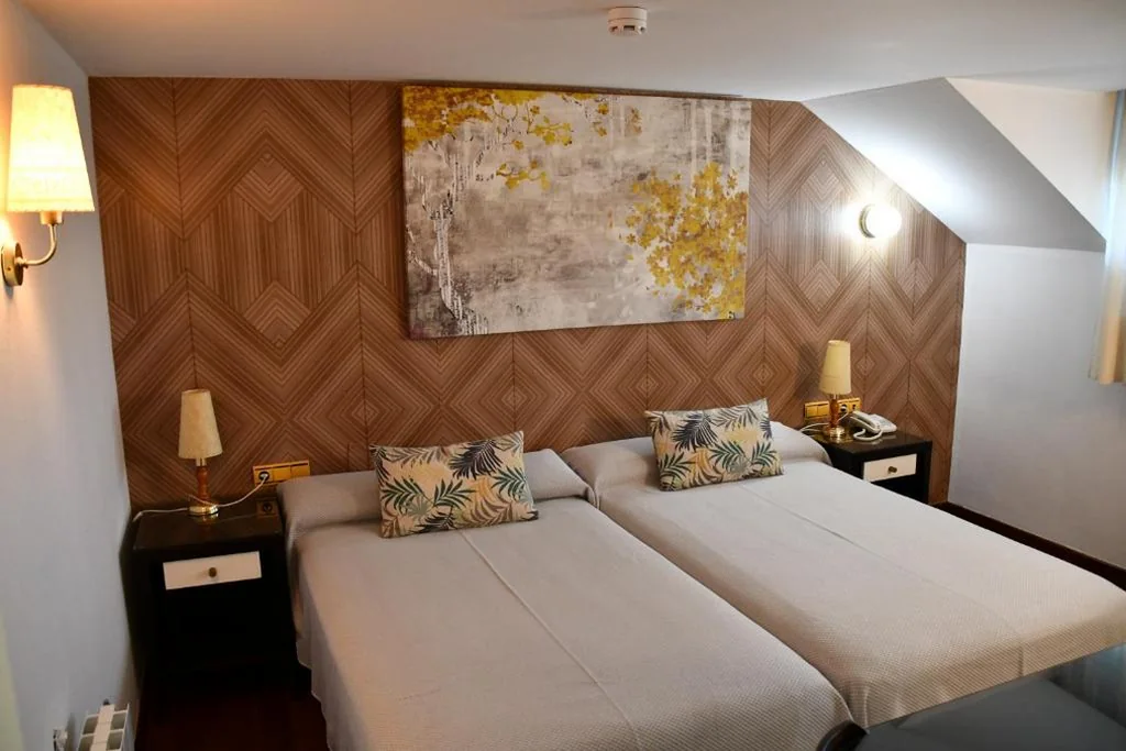Tweepersoonskamer met 2 bedden — Habitaciones Premium Finca la Casona