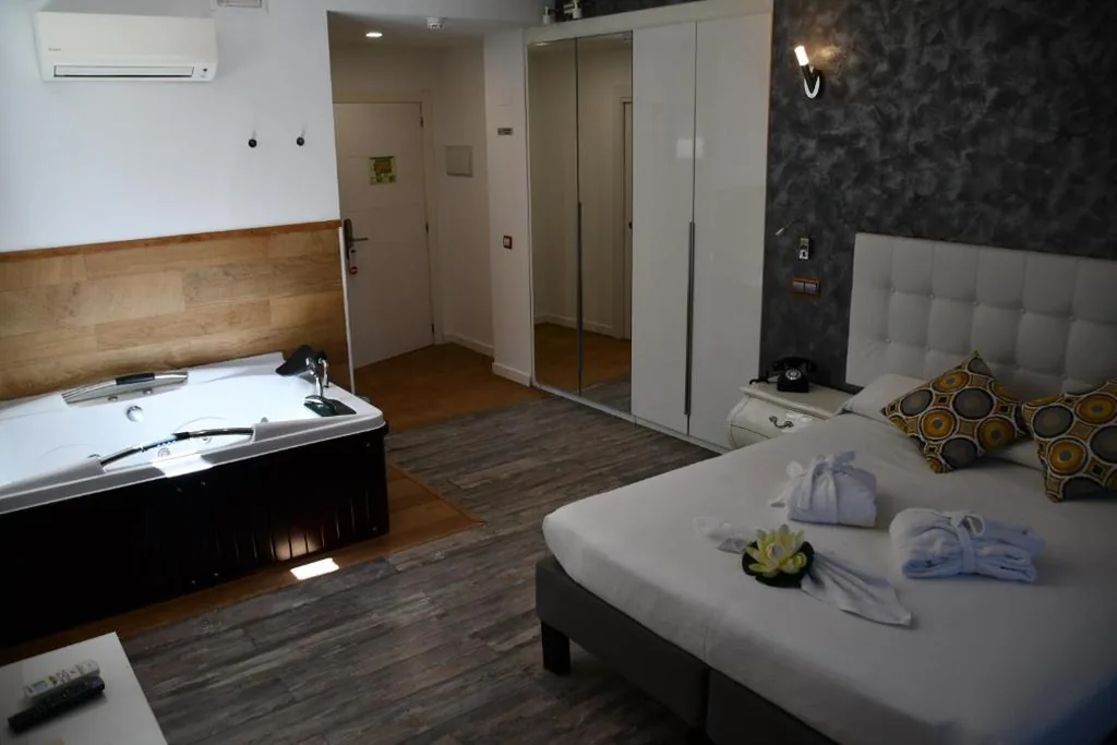 Deluxe Junior Suite met groot bubbelbad — Habitaciones Premium Finca la Casona