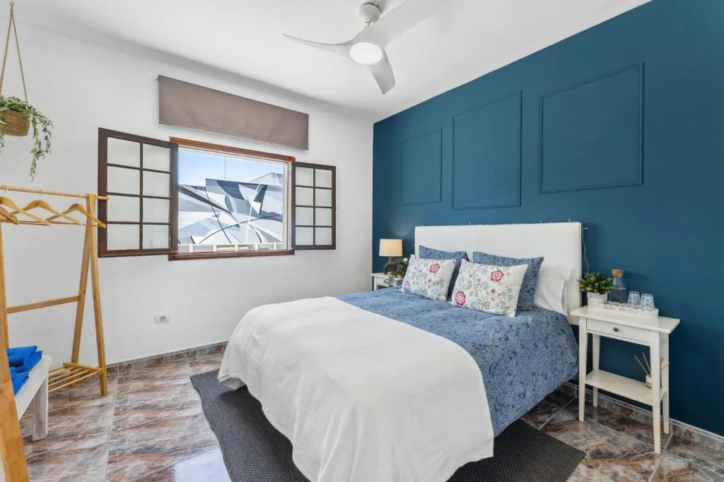 Quarto Duplo com casa de banho partilhada — Habitaciones privadas cerca de la playa y aeropuerto en casa compartida con otros huéspedes con baño compartido