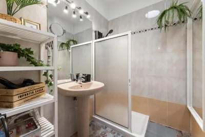 Habitaciones privadas cerca de la playa y aeropuerto en casa compartida con otros huéspedes con baño compartido — foto 7