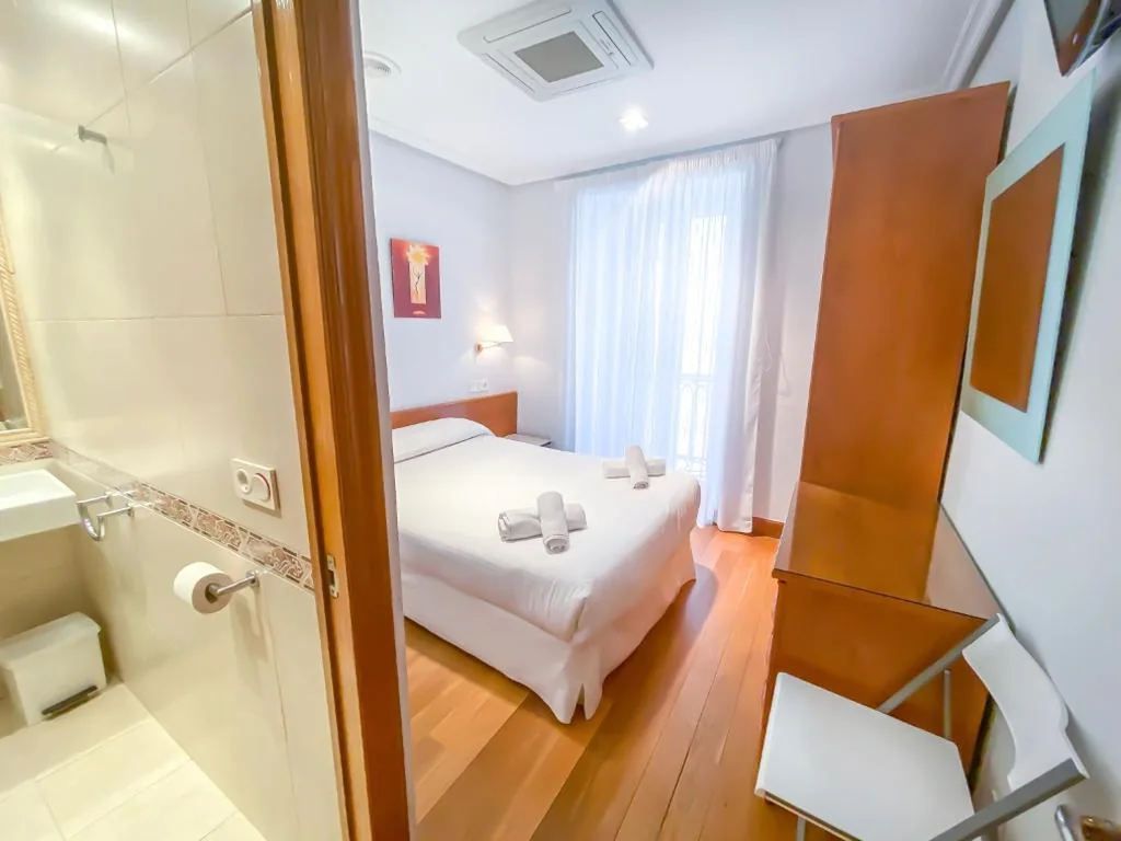 2 camere doppie comunicanti — Habitaciones Turisticas Ayuntamiento San Sebastian