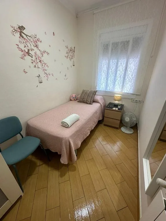 Single Room with Shared Bathroom — Habitaciones Valenciano