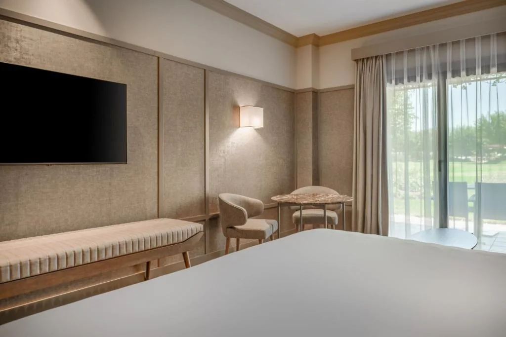 Habitación Deluxe con vistas al jardín - Cama extragrande - Ubicación prioritaria — Hacienda Son Antem Golf Resort, Autograph Collection