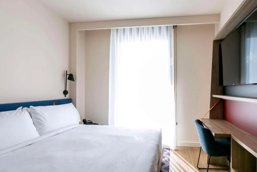 Camera con letto king size — Hampton By Hilton Alcobendas Madrid