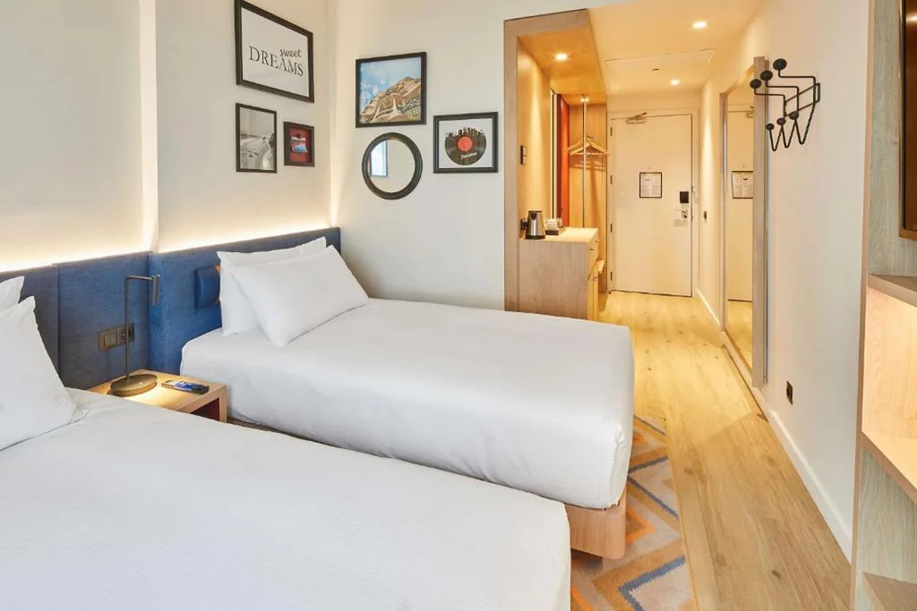 Chambre double - 2 lits — Hampton By Hilton Barcelona Fira Gran Via