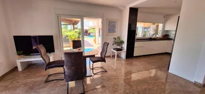 Happiness Chalet with Heated Swimming Pool — Foto 4