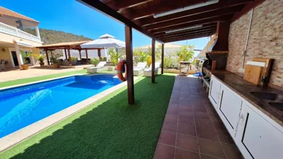 Happiness Chalet with Heated Swimming Pool — Foto 9