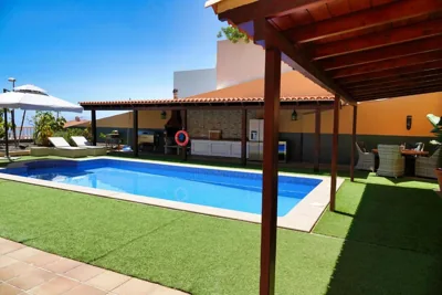 Happiness Chalet with Heated Swimming Pool — Foto 10