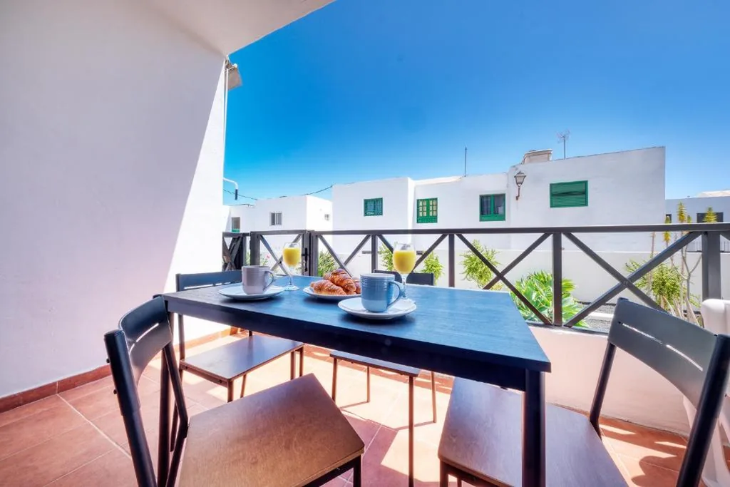 Haus mit 3 Schlafzimmern — Happy Beach Home - Shared Pool and near the Beach By Lanzarote Vacation Homes