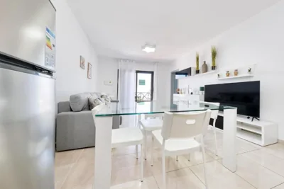 Happy Beach Home - Shared Pool and near the Beach By Lanzarote Vacation Homes — Foto 4