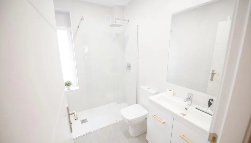 Chambre individuelle avec salle de bains commune — Happy Hostal Carrales