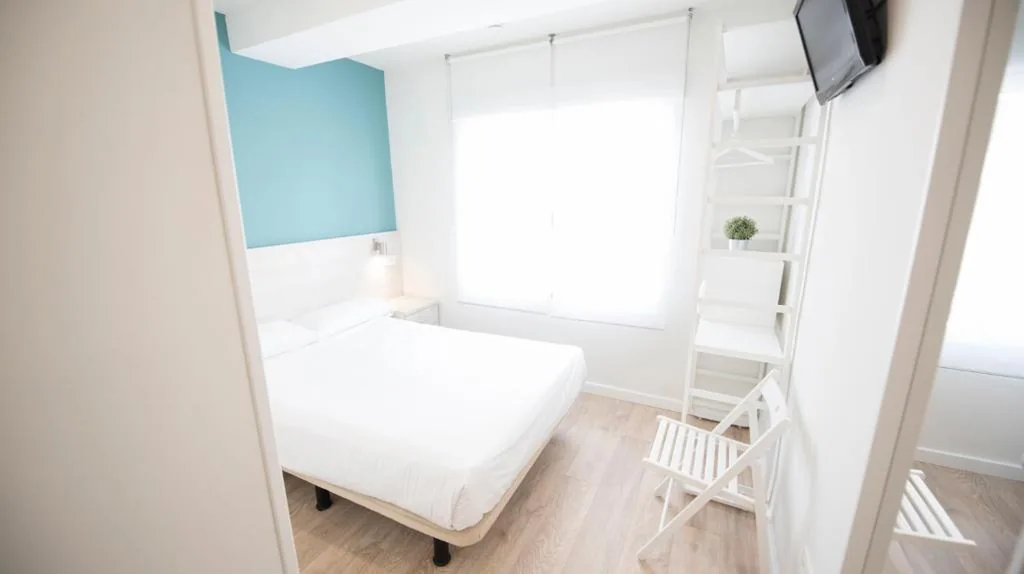 Chambre individuelle avec salle de bains privative — Happy Hostal Carrales