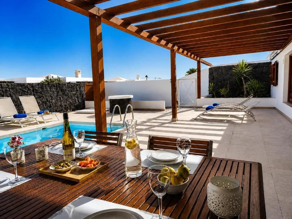 Villa con piscina privada — Happy Villa - Piscina y Amplia Terraza Soleada