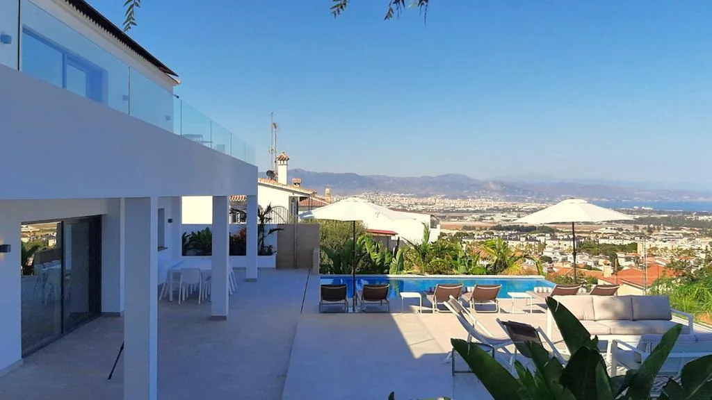 Villa con vistas al mar — Happyplace Malaga - Villa with Panoramic Sea View Heated Infinity Saltwater Pool