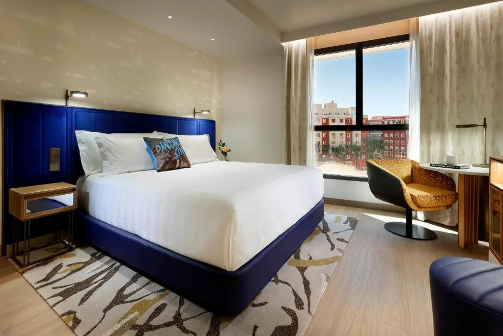 ガーデンビュー・デラックスダブルルーム — Hard Rock Hotel Madrid