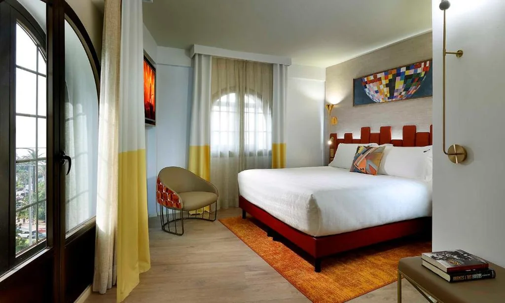 Suite con balcone — Hard Rock Hotel Marbella - Puerto Banús