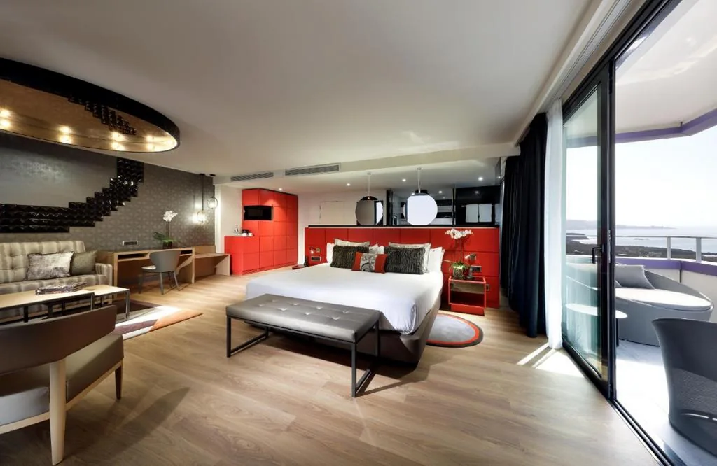 Silver-Suite-Studio mit Whirlpool-Badewanne und Meerblick — Hard Rock Hotel Tenerife