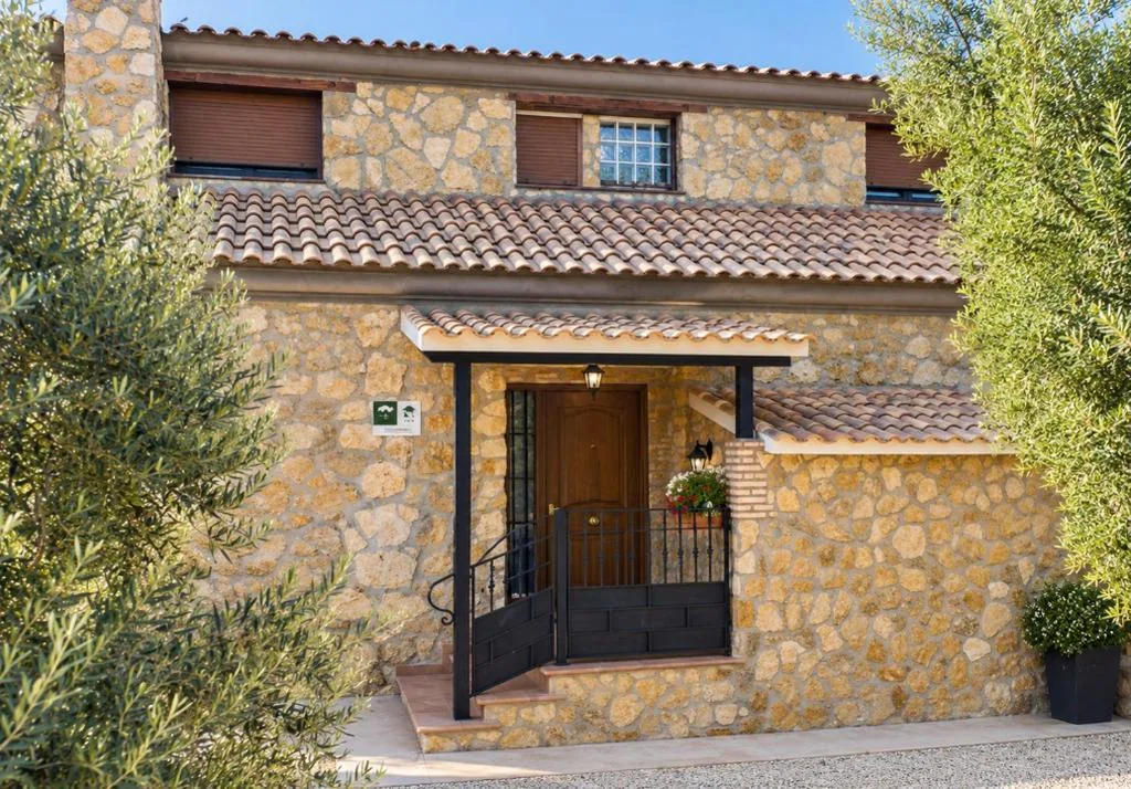 Three-Bedroom House — Haza Del Puente