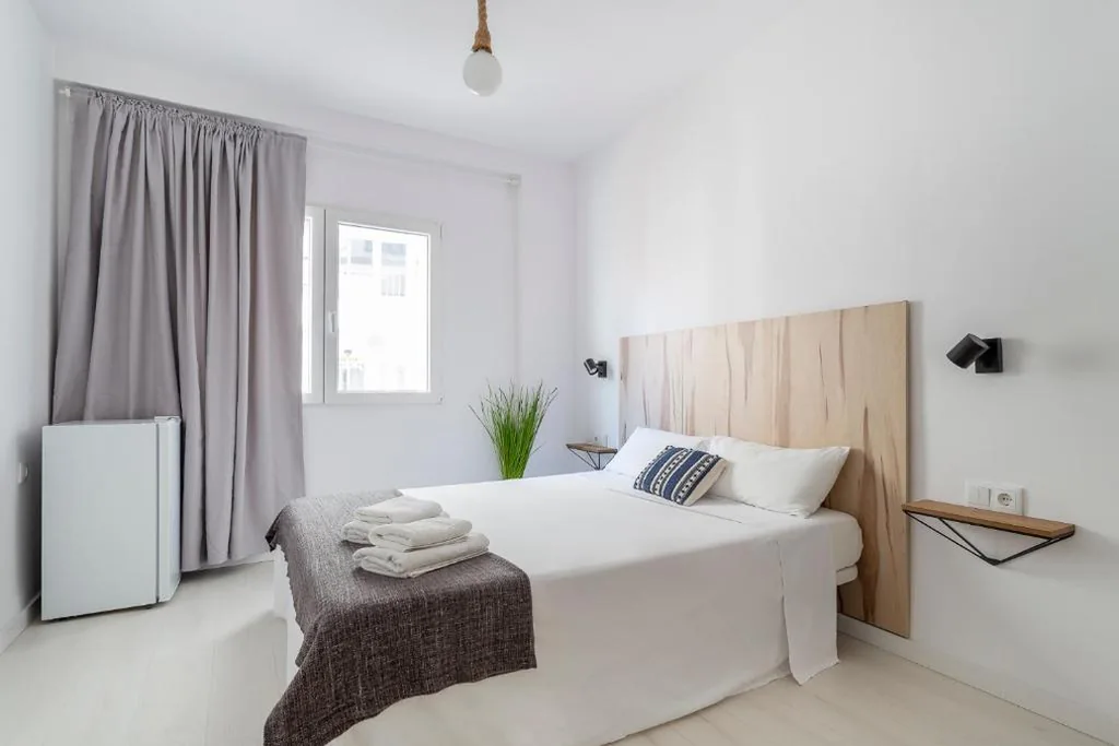Doppelzimmer mit eigenem Bad — HB ROOMS - Casa M&J Guest House