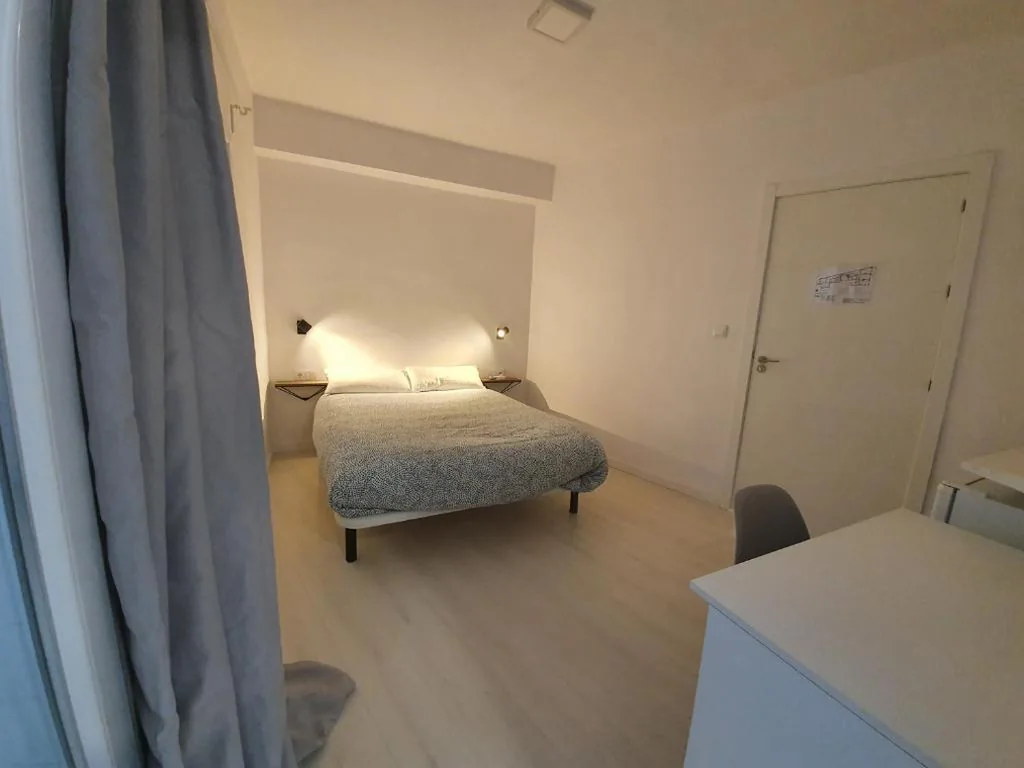 Doppelzimmer mit eigenem Bad — HB ROOMS - Casa M&J Guest House