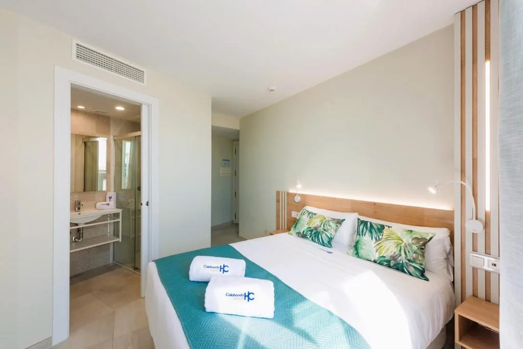 Habitación Doble Deluxe con vistas laterales al mar — HC Calahonda Beach Nerja