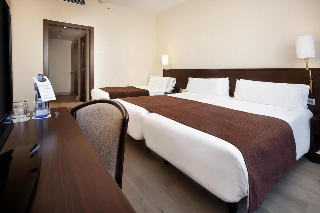 Quarto Duplo com Cama Extra (3 Adultos) - 2 camas — HCC Regente