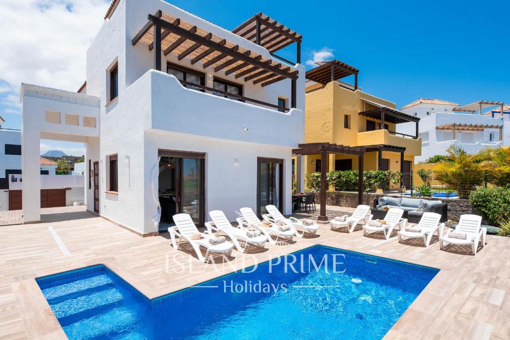 Heated Pool Villa in the Heart of Amarilla Golf GV8