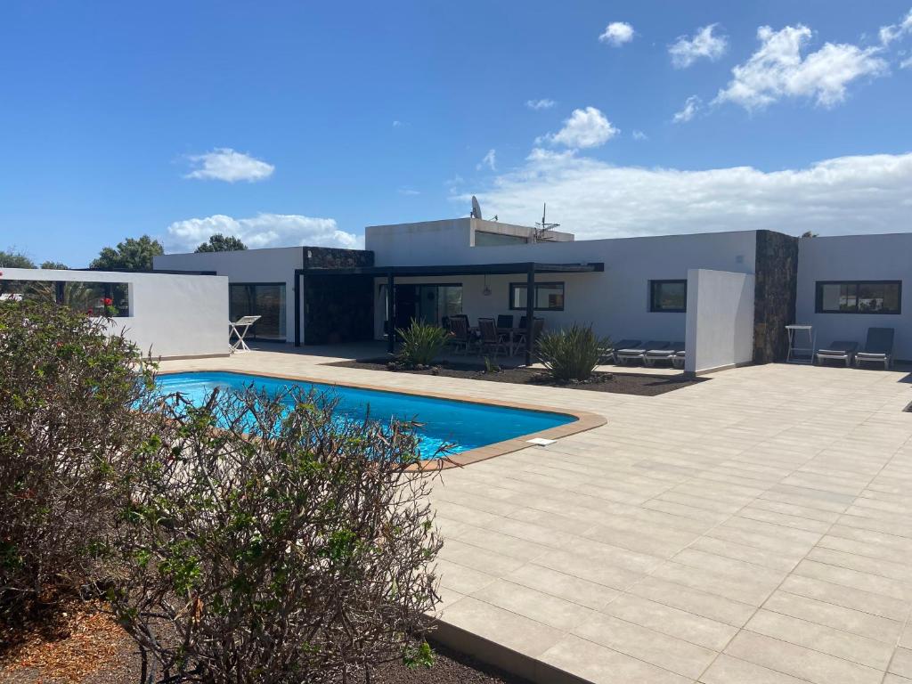 Heated & Shared Pool VILLA MATRIANA 36A, North Shore Villas