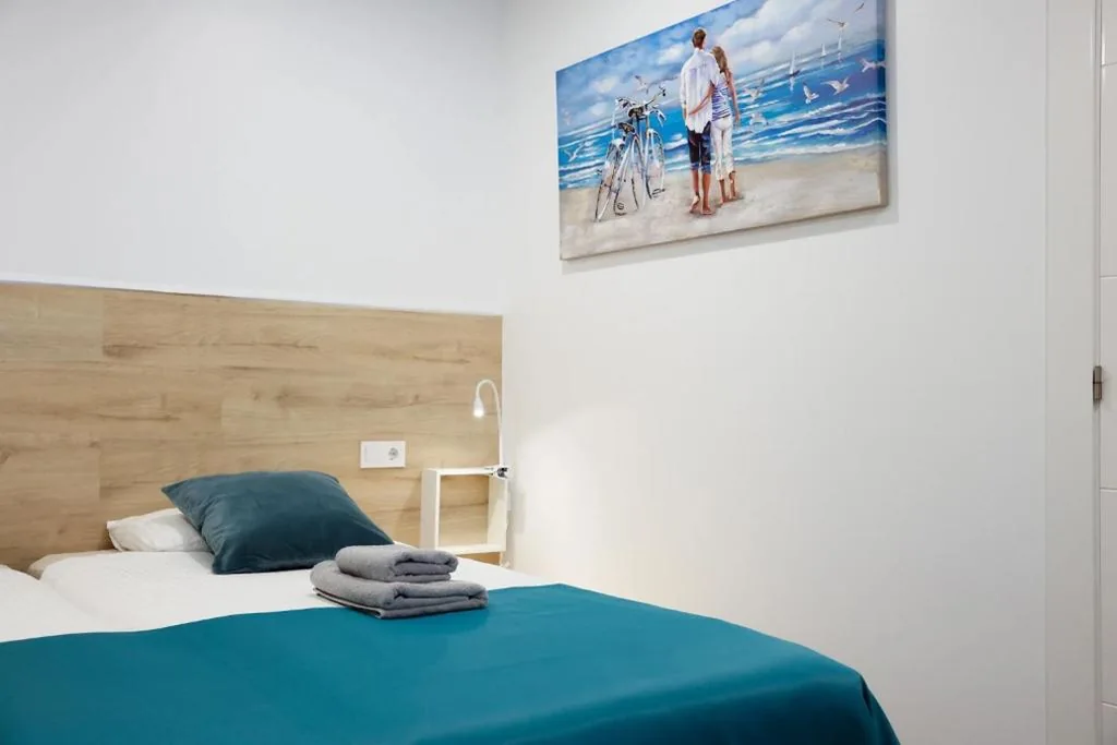 Camera con due letti singoli e balcone — Heaven Sea