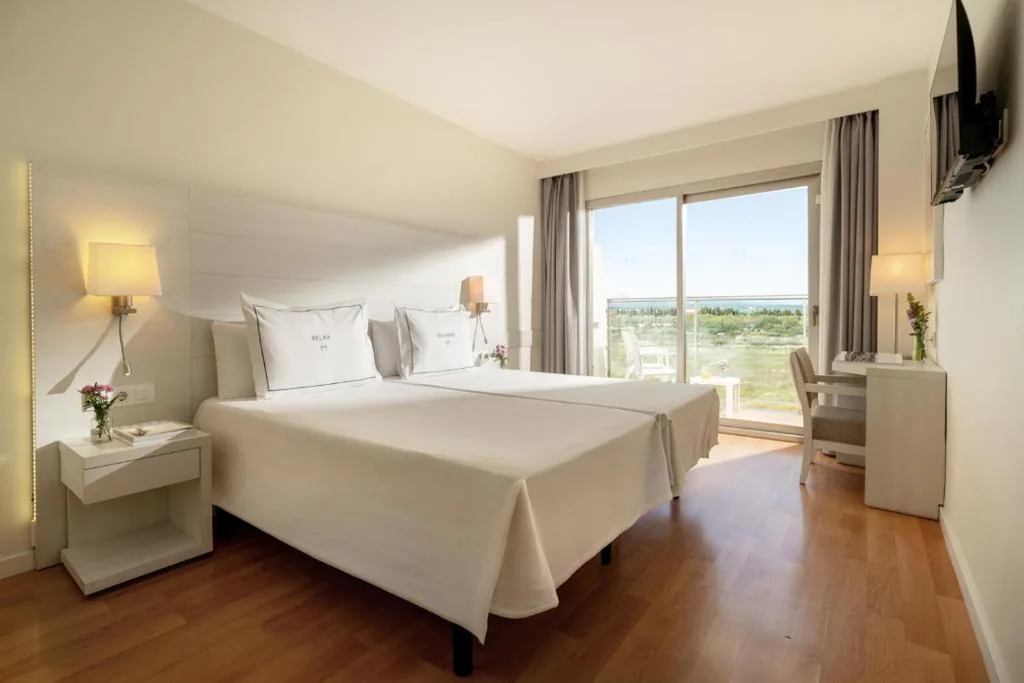 Budget tweepersoonskamer met 2 bedden - balkon — Helios Mallorca Hotel & Apartments