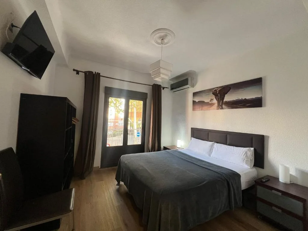 Habitación Doble con baño compartido — Hello Madrid