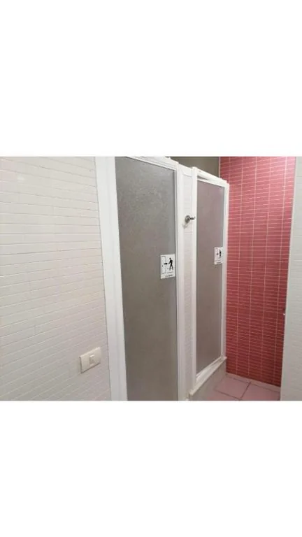 Chambre triple avec salle de bains commune — Hello Villarreal - Sant Joan Pensión