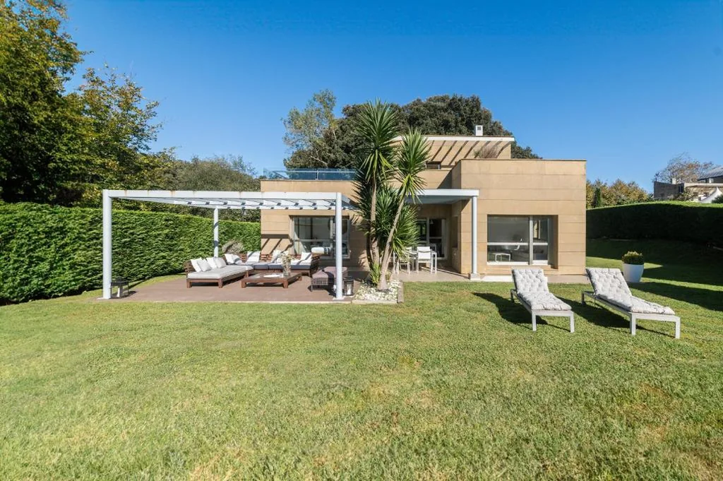 Casa de 3 dormitorios — helloasturias, Casa en Llanes con piscina, jardín, cerca de la playa.