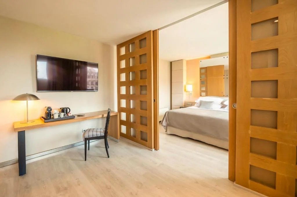 Suite Junior avec lit d’appoint — Hesperia Barcelona Presidente